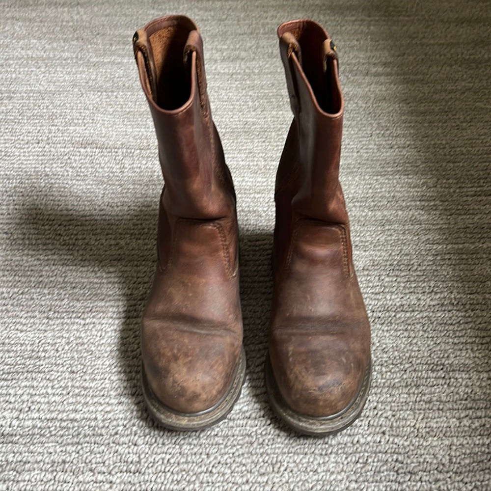 Women’s Size 6 Caterpillar Steel-toed Workboots